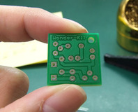 裏面は小柄ながらにイケイケ風。ギャップがすごい!な片面基板。