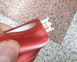 被覆をむくとLEDとランドがこんにちわ