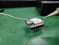 XIAO付属のヘッダーピンを下向きに取り付けます