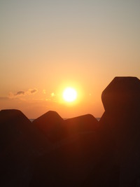 テトラ越しの夕日