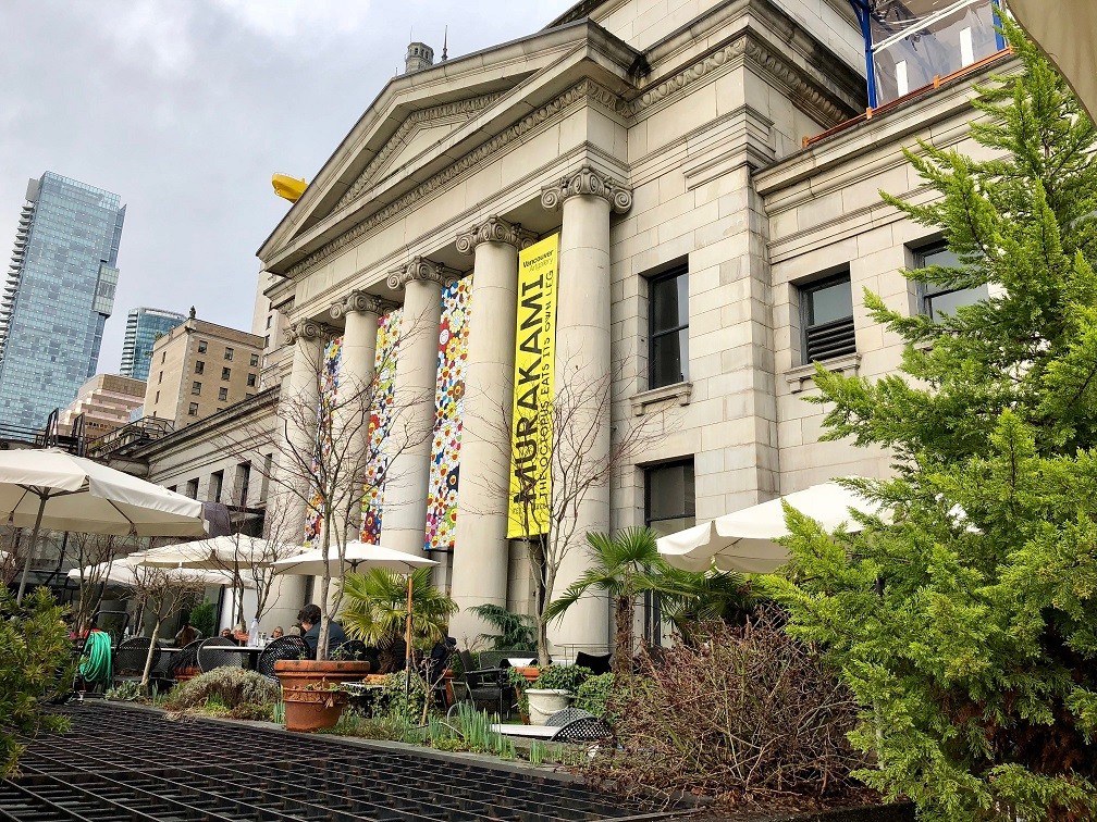 タコが己の足を食うの村上さん バンクーバー美術館 E Living Vancouver タコが己の足を食うの村上さん バンクーバー美術館 E Living Vancouver