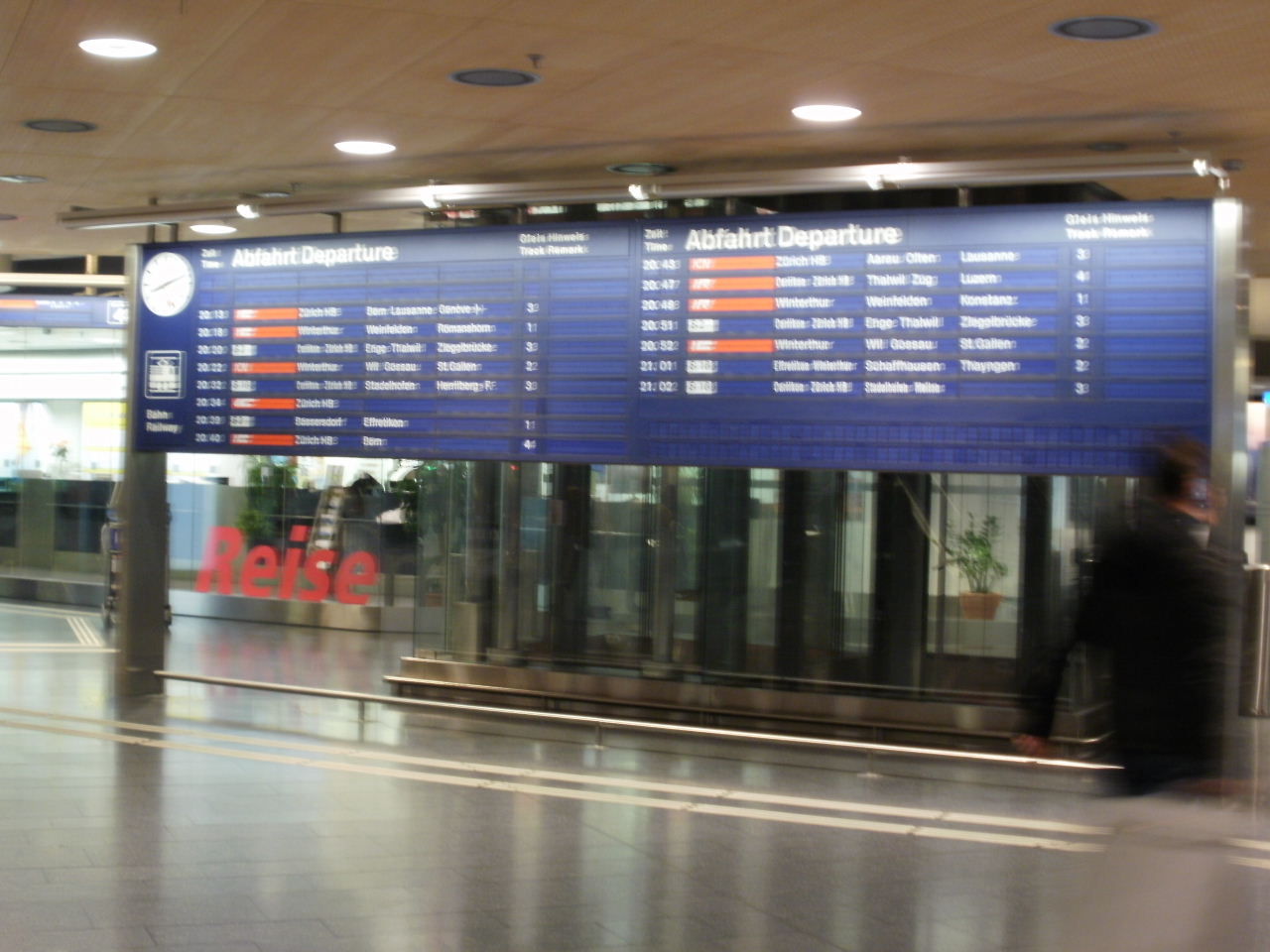 初めてのスイス旅行 Sbbチューリッヒ空港駅 Elle と Riki の旅行情報