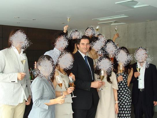 ブノワ氏を囲んで集合写真