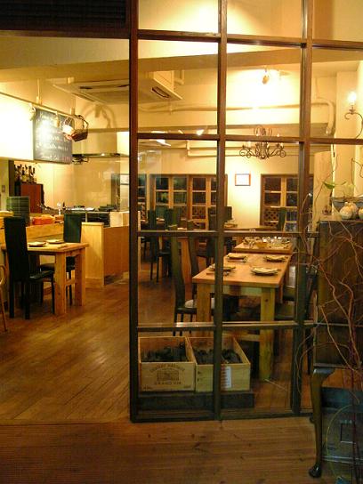 店内入口から