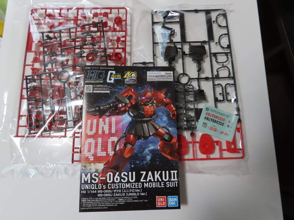 ユニクロプラモ届いた ガンダム ザク 同年代の趣味が気になる30歳
