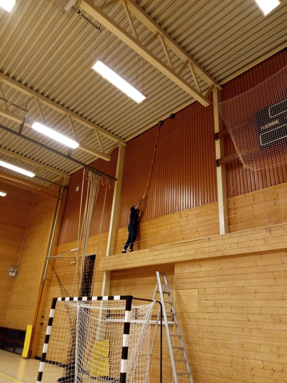 ノルウェーあるある ボールが天井に突き刺さる エミの生き様 ランダム日記