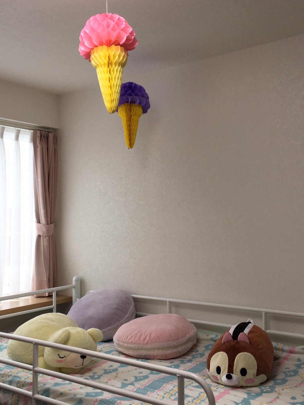 ダイソーゆめかわシリーズ 天井にアイスクリームがぶら下がる非日常的な子ども部屋 ちいさなおうち Powered By ライブドアブログ ダイソーゆめかわシリーズ 天井にアイスクリームがぶら下がる非日常的な子ども部屋 ちいさなおうち Powered By ライブドアブログ