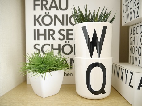 リビングのグリーンたち キャンドゥのフェイクグリーンで飾り棚を明るく ちいさなおうち Powered By ライブドアブログ