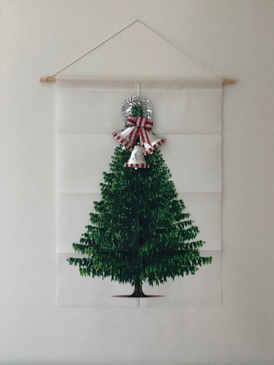 ダイソー どこでも飾れるクリスマスツリーが描かれたタペストリー ちいさなおうち Powered By ライブドアブログ