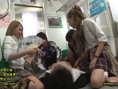 電車内で床に座り込むJK集団に目をつけられて・・・
