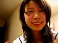 制服JKに騎乗位で挿入するものの3擦りで・・・