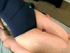 スク水美女のオイルでヌルヌルの太腿に挟まれたい!