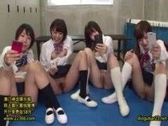 JK4人組に軽く罵倒されながらオナ見学されたい！
