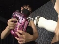 恐怖の電動オナホマシーンに失神KOする男