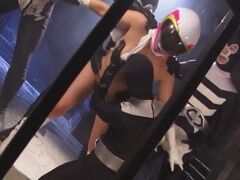 ピンクが強姦されているのを目もくれずに敵の女幹部に夢中なダメヒーロー