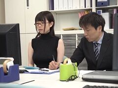 爆乳をちょっとでもチラ見した男を逃さず痴女り倒す隠れビッチな地味OL