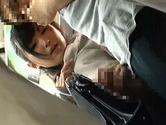 電車内で見知らぬ男を痴女る事を趣味としているかの様なOL