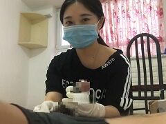 本田真凛ちゃんが中国でグローブ手コキ責めしてる？