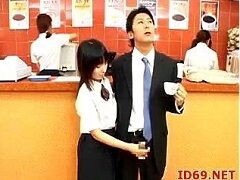 抜きアリのファーストフード店♪