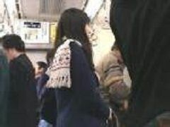 清楚なJKの背後から押し付け痴漢