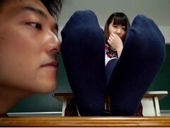 そこらにいそうなJKの蒸れた足を嗅いだり舐めたり・・・