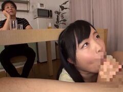 親戚のおじさんをこっそり痴女責めして楽しむ姪っ子