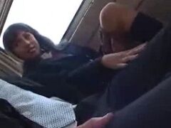 通学バスで隣に座った大人の日本人を手コキで弄ぶラテン系JK