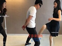 男友達を騙して金蹴りの練習台にする鬼畜な2人組