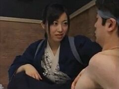 美人剣士に剣道で負けて手コキで弄ばれる男