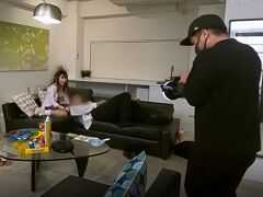 「娘と同じ年のJKに逆ナンされた、ラッキー！」→射精後スタッフが現れ慌てふためくおっさんｗｗｗ