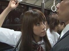 真面目そうな顔して通学バス内で堂々とおっさんを痴女るJK