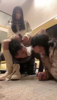男女カップルを足奴隷にしているギャル