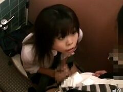 円光慣れしているJKのトイレ内ぷち円フェラ～滞在時間3分ｗ～
