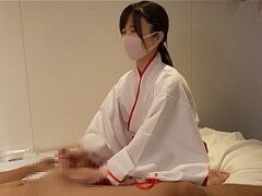 風俗店のオキニの子に巫女コスして貰って手コキプレイ♪