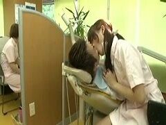 唾フェチ女にとって歯科助手は天職だよな・・・