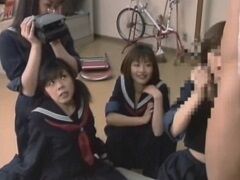 彼女に大好きな彼氏の醜態を見せつけるヤンキーJK達