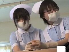 泌尿器科の新人ナースがペニスに薬を塗っていたら暴発させてしまい・・・