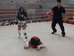 とあるジュニアクラスの男女混合キックボクシング大会でのハプニング~ローブローで失神KO~