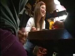 居酒屋でこっそり悪女が手コキで・・