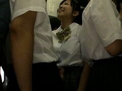 JKが電車の中で暇潰しに父親の部下を逆痴漢♪