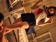 清掃員の男を順調に足フェチM男へと調教してほくそ笑むJK