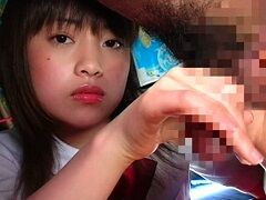 生徒会長のJKがすまし顔で乳搾り手コキで抜いてくれる風俗店