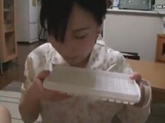 娘にとんでもない教育をしている父親～ザーメンキャンディ～