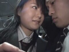 バスの中で真面目そうなJKがリーマンを手コキで爆射させてニヤニヤしている件