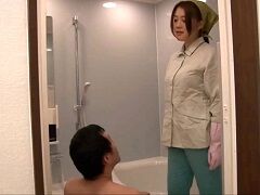 家政婦にブチ切れられ罵倒されながら足コキされ・・・