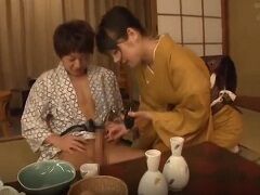 旅館に来た男に貞操帯をつけて射精管理して強引にリピーターにするやり手の女将