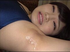 腋フェチ動画の筈なのに異様に長い舌にばかり目がいってしまう件