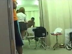 わずか数分でM男優の心を折るJKギャル2人組による壮絶な金蹴りボコり