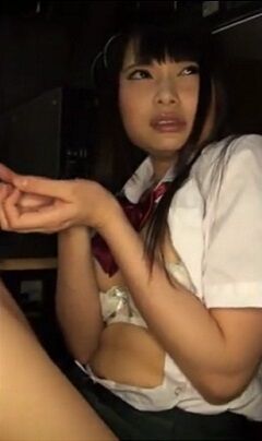 JK「ちょっと肌見せてオナ見するだけでお金貰えるなんてラクショーwww」→手の平に出されて涙目に