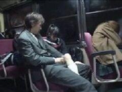 電車でうたた寝しているJKの手を拝借して・・・